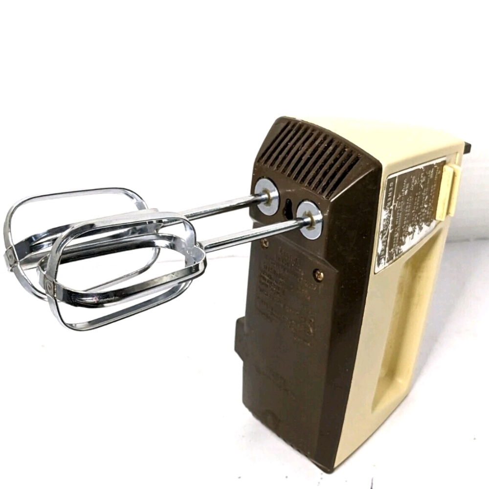 Vintage 70s General Electric 5 Speed Hand Mixer with Beaters Model MF-35 Working